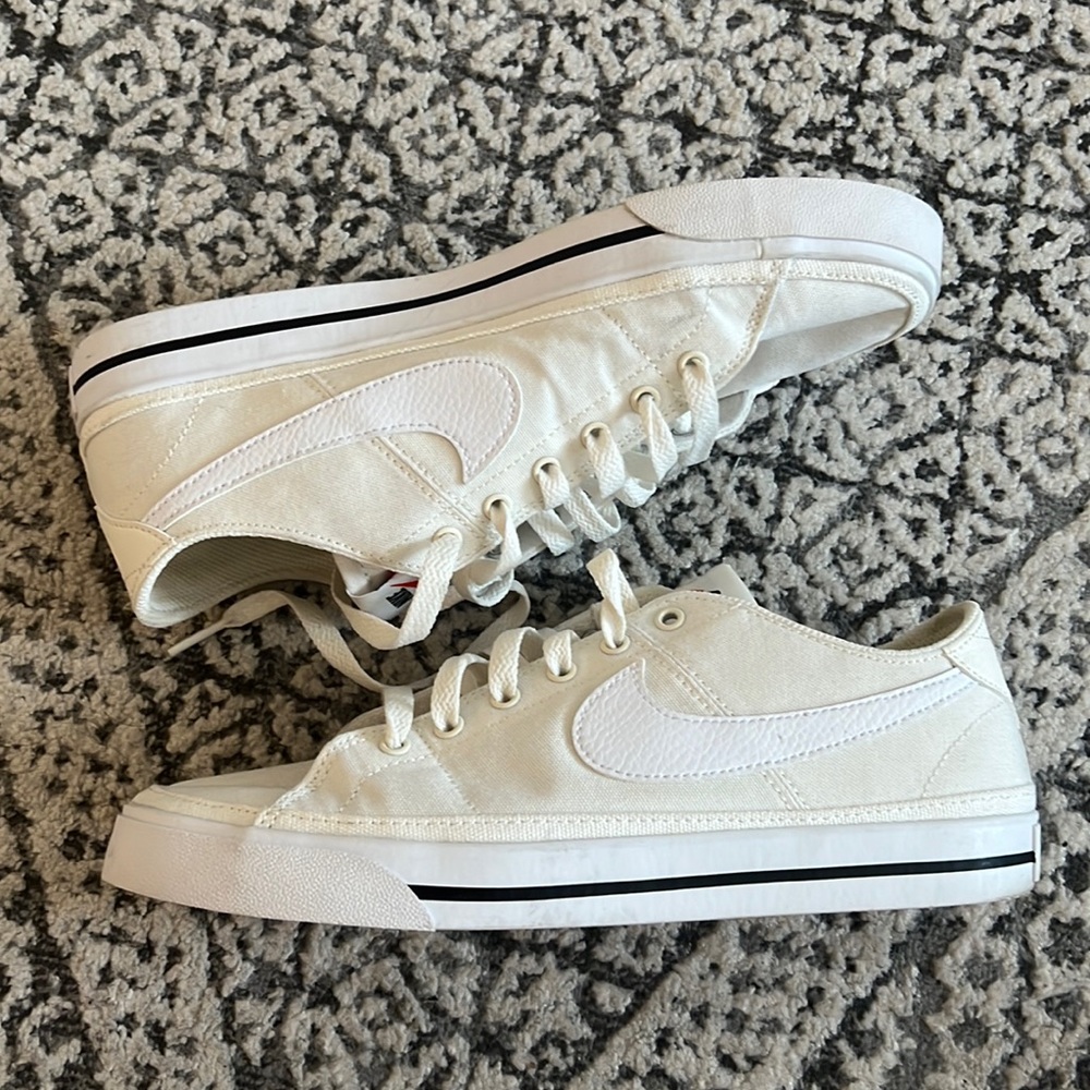Nike canvas, low top canvas blazers.